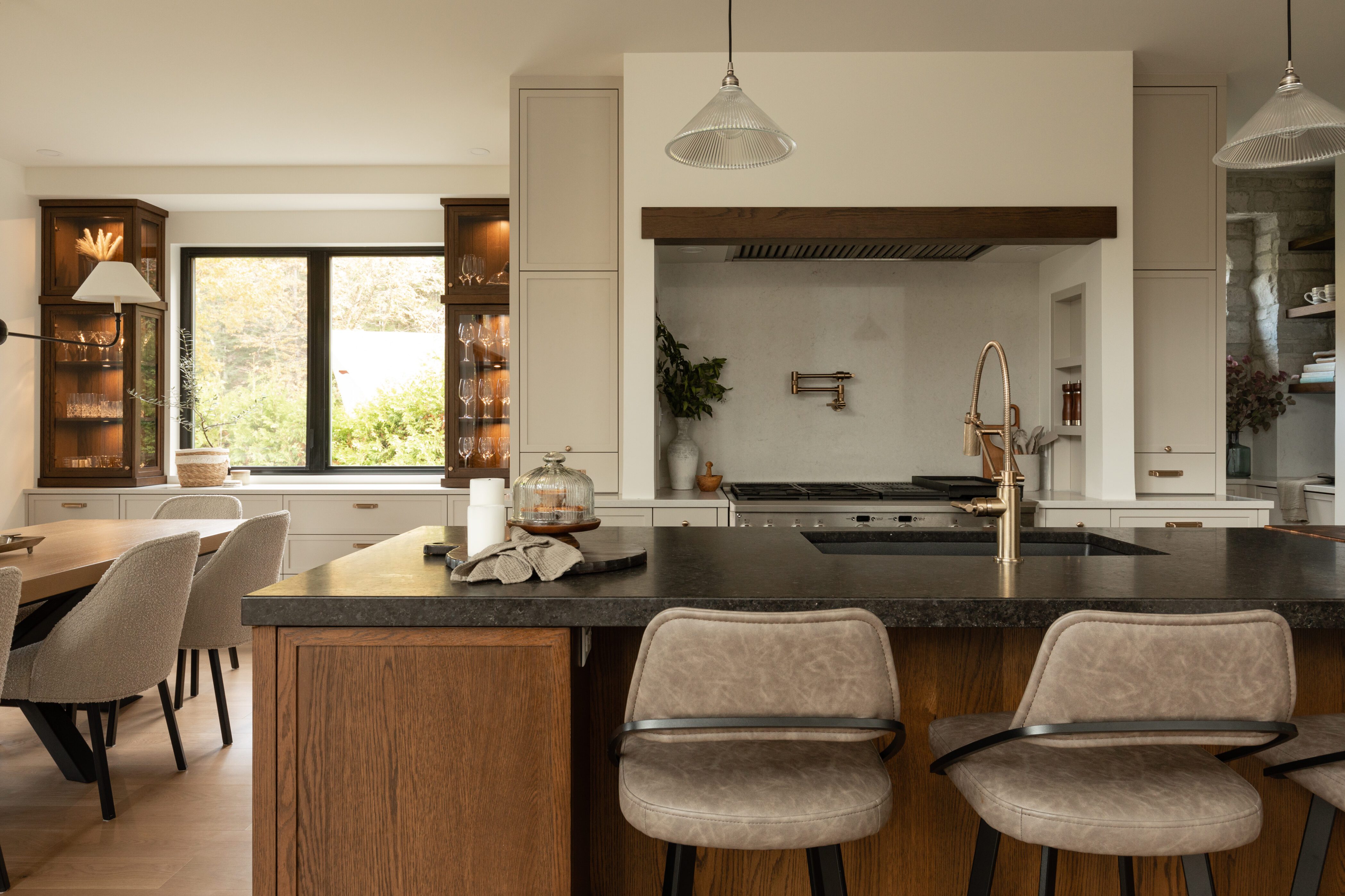 Décorer comme un·e designer d’intérieur : 8 astuces pour aménager avec soin